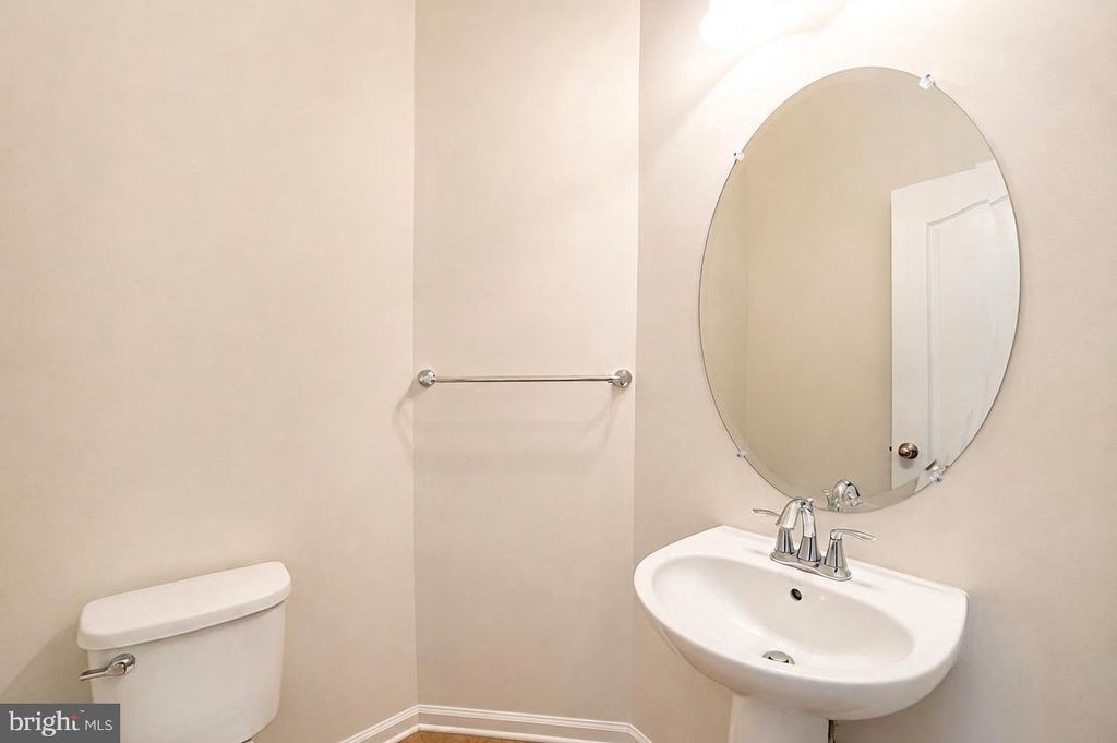 Image 24 of property listing at 184 AUTUMN VIEW DR, Gaithersburg, MD 20878