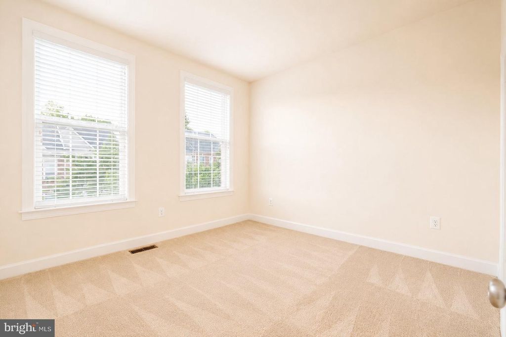 Image 26 of property listing at 184 AUTUMN VIEW DR, Gaithersburg, MD 20878