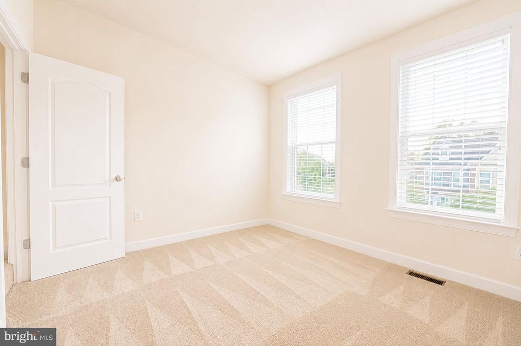 Image 28 of property listing at 184 AUTUMN VIEW DR, Gaithersburg, MD 20878