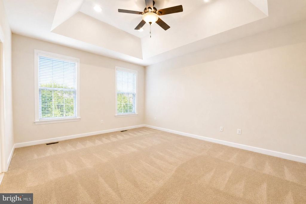 Image 30 of property listing at 184 AUTUMN VIEW DR, Gaithersburg, MD 20878