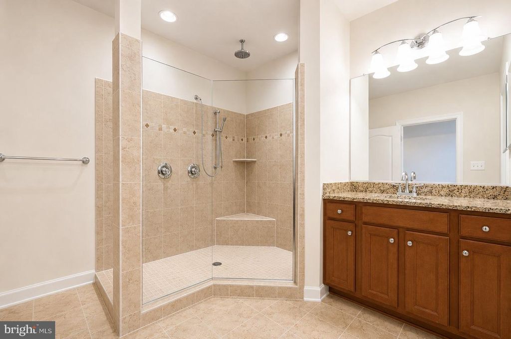 Image 33 of property listing at 184 AUTUMN VIEW DR, Gaithersburg, MD 20878