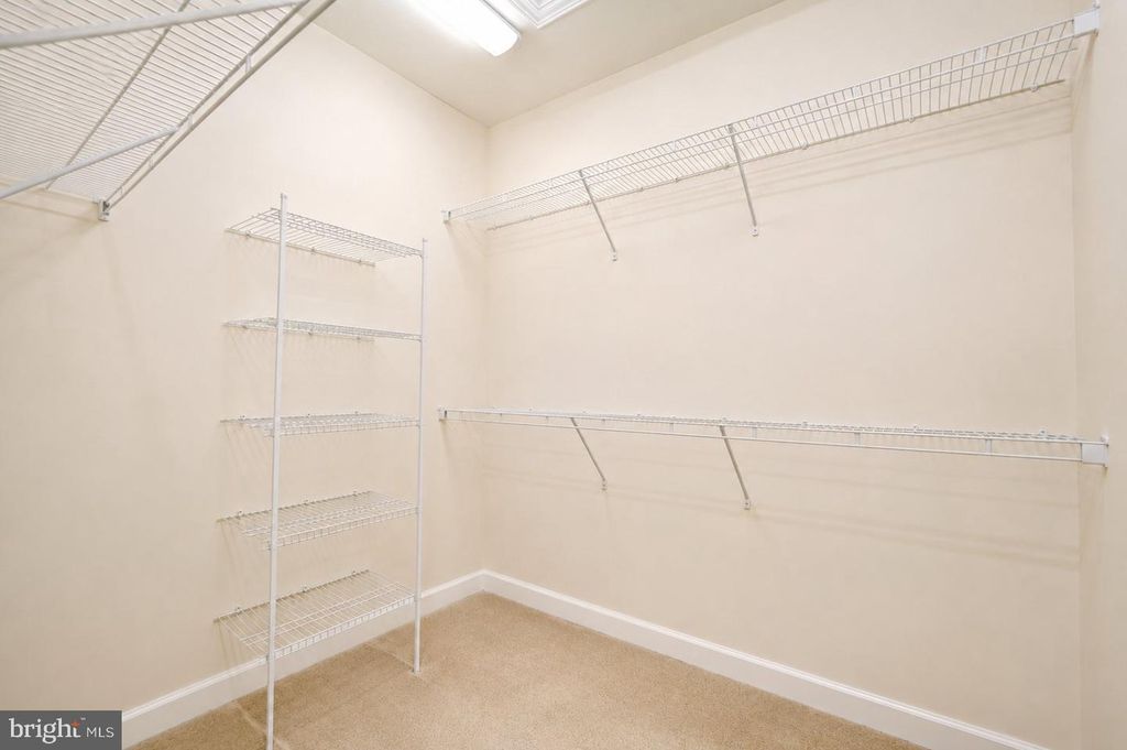 Image 35 of property listing at 184 AUTUMN VIEW DR, Gaithersburg, MD 20878