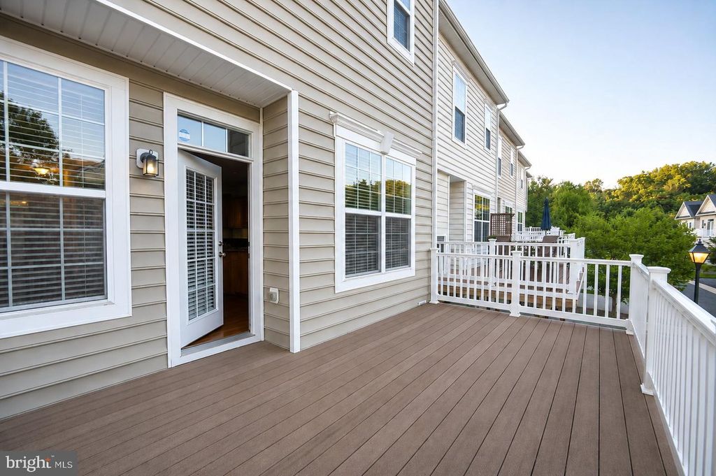 Image 36 of property listing at 184 AUTUMN VIEW DR, Gaithersburg, MD 20878