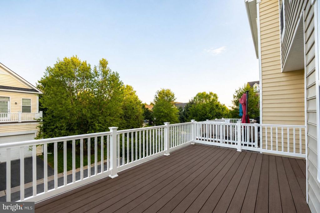 Image 38 of property listing at 184 AUTUMN VIEW DR, Gaithersburg, MD 20878