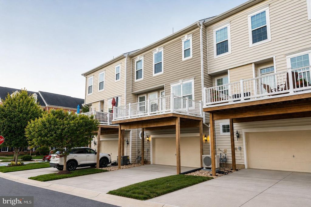 Image 39 of property listing at 184 AUTUMN VIEW DR, Gaithersburg, MD 20878