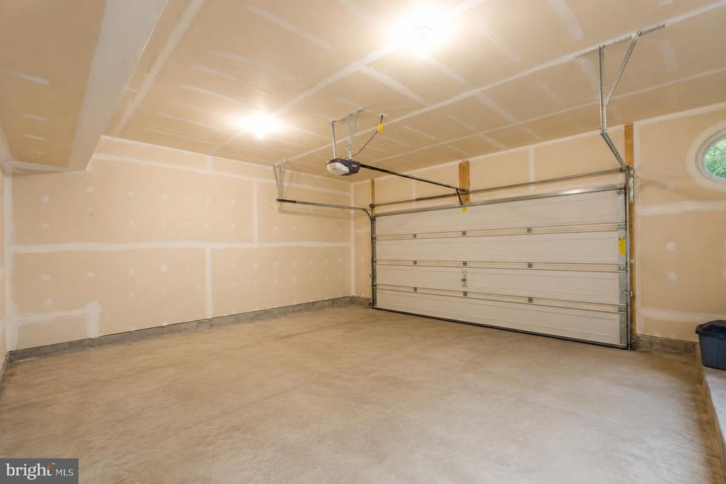 Image 41 of property listing at 184 AUTUMN VIEW DR, Gaithersburg, MD 20878