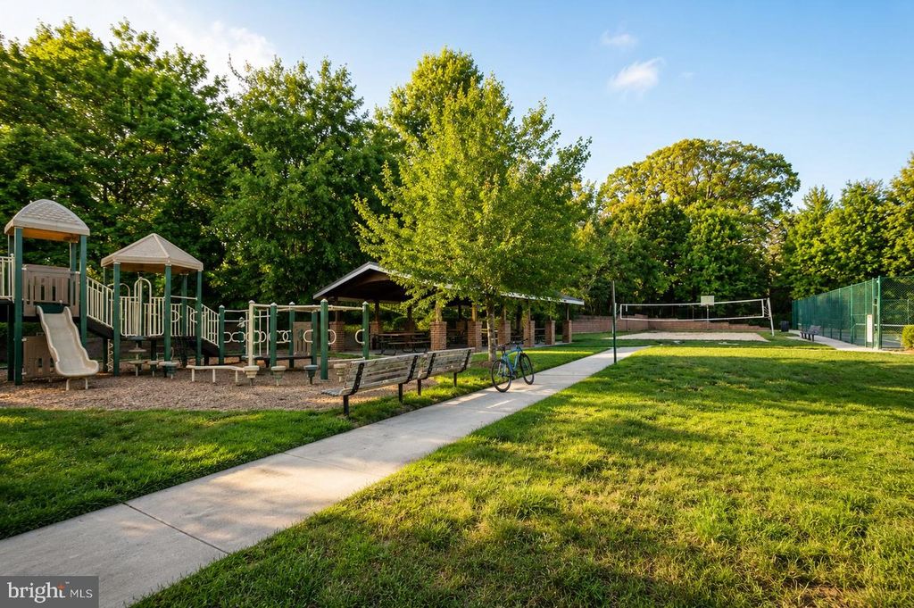 Image 42 of property listing at 184 AUTUMN VIEW DR, Gaithersburg, MD 20878