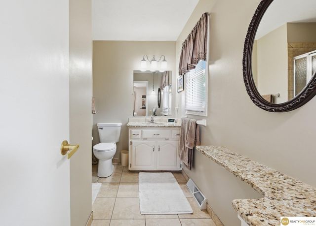 62 lakewood villa Street, Council Bluffs, IA 51501