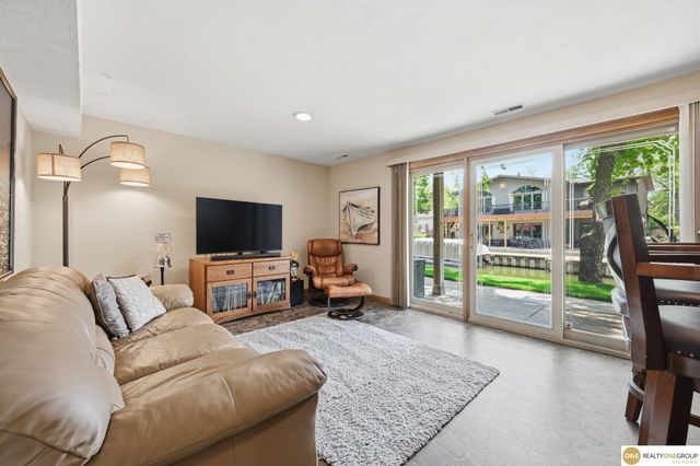 62 lakewood villa Street, Council Bluffs, IA 51501