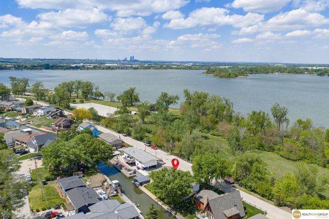 62 lakewood villa Street, Council Bluffs, IA 51501