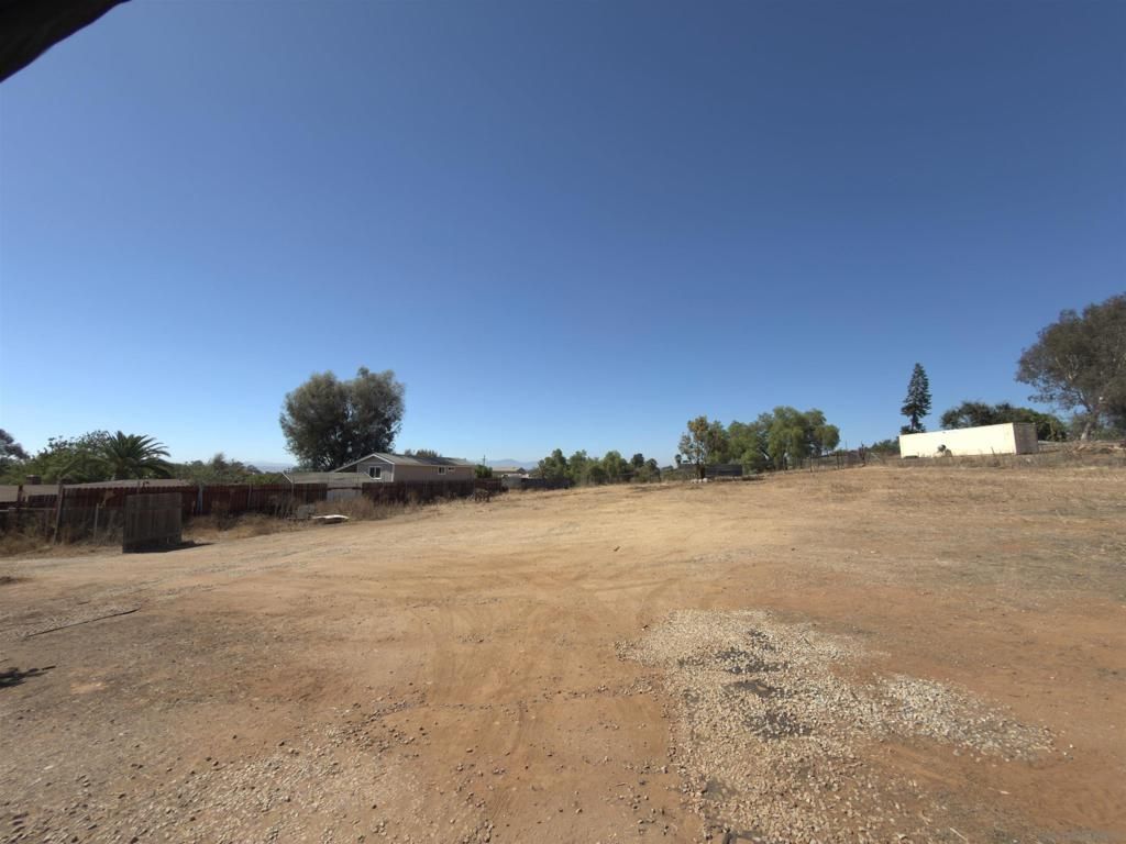 2055 riviera dr, Vista, CA 92084 — exterior