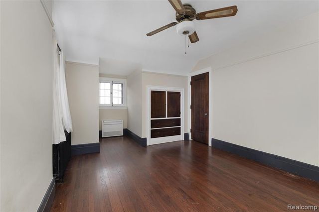 29128 Jefferson Avenue, Saint Clair Shores, MI 48081