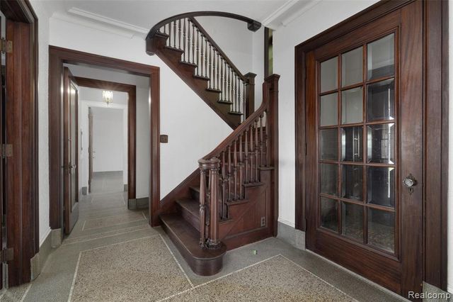 29128 Jefferson Avenue, Saint Clair Shores, MI 48081