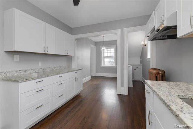 29128 Jefferson Avenue, Saint Clair Shores, MI 48081