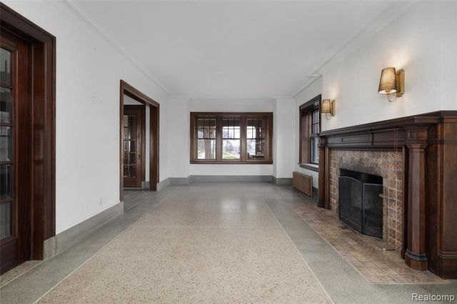 29128 Jefferson Avenue, Saint Clair Shores, MI 48081