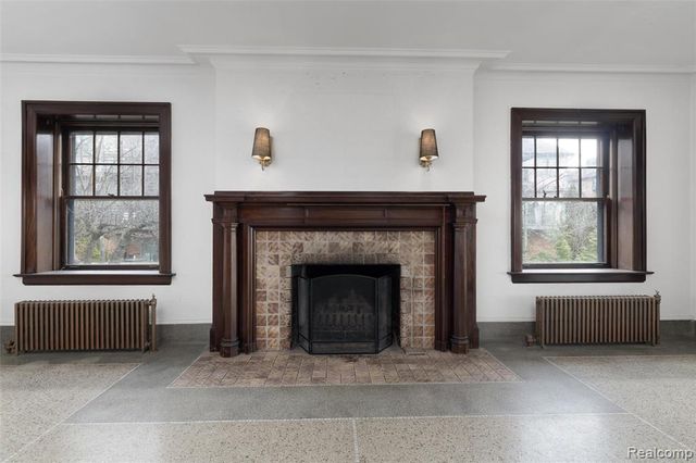 29128 Jefferson Avenue, Saint Clair Shores, MI 48081