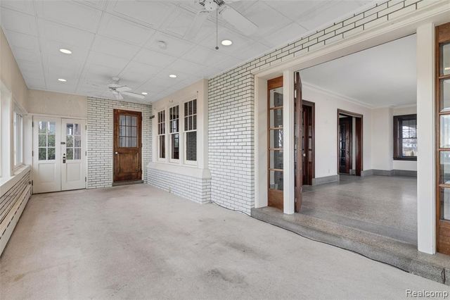 29128 Jefferson Avenue, Saint Clair Shores, MI 48081