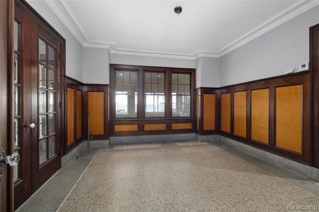 29128 Jefferson Avenue, Saint Clair Shores, MI 48081