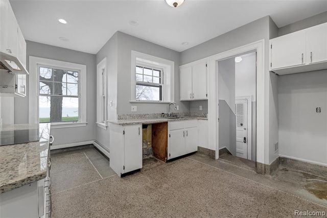 29128 Jefferson Avenue, Saint Clair Shores, MI 48081
