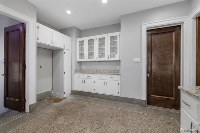 29128 Jefferson Avenue, Saint Clair Shores, MI 48081