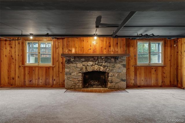 29128 Jefferson Avenue, Saint Clair Shores, MI 48081