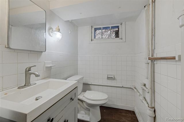 29128 Jefferson Avenue, Saint Clair Shores, MI 48081