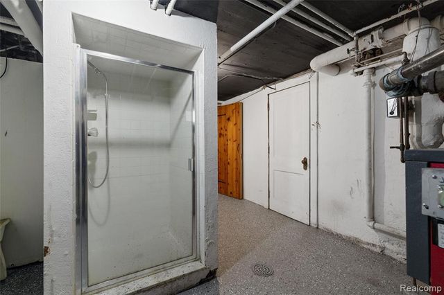 29128 Jefferson Avenue, Saint Clair Shores, MI 48081