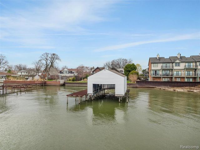 29128 Jefferson Avenue, Saint Clair Shores, MI 48081
