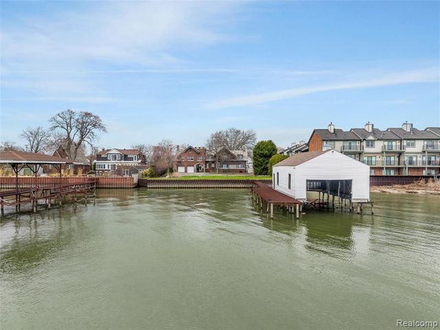 29128 Jefferson Avenue, Saint Clair Shores, MI 48081