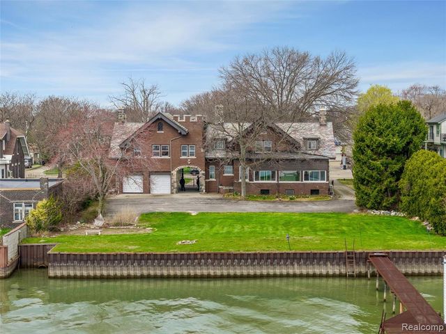29128 Jefferson Avenue, Saint Clair Shores, MI 48081
