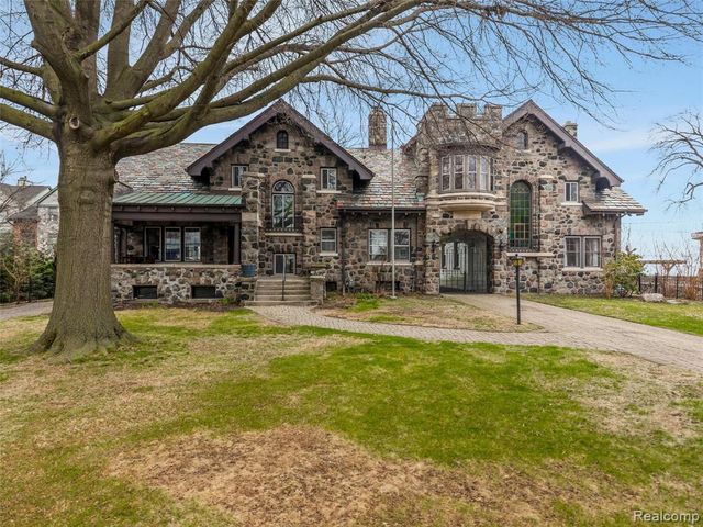 29128 Jefferson Avenue, Saint Clair Shores, MI 48081