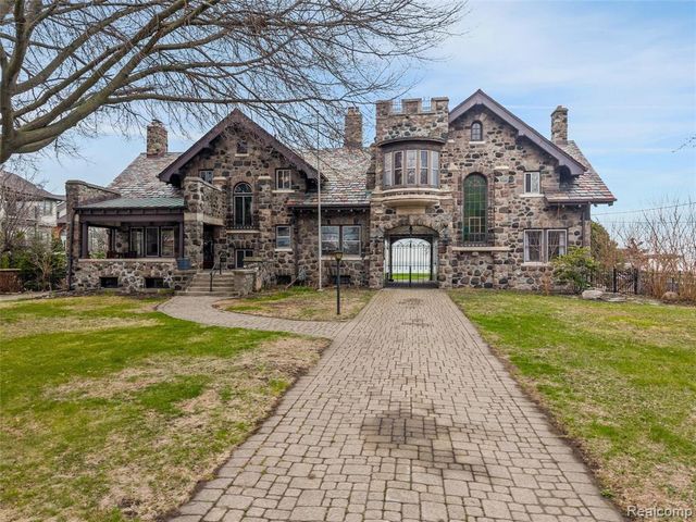 29128 Jefferson Avenue, Saint Clair Shores, MI 48081