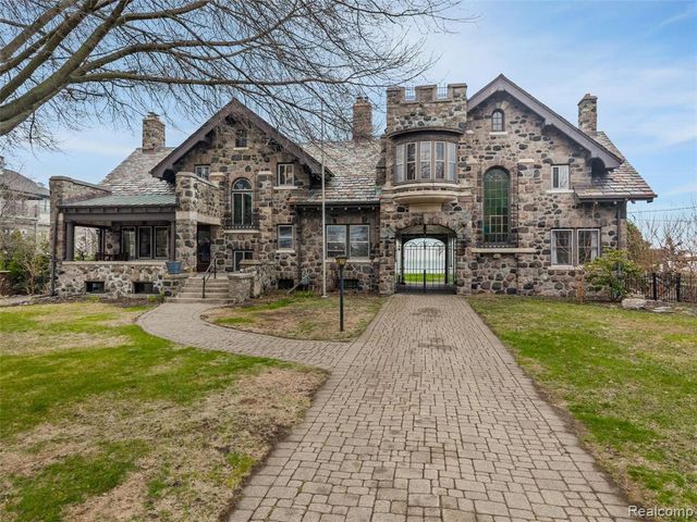 29128 Jefferson Avenue, Saint Clair Shores, MI 48081