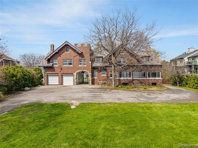 29128 Jefferson Avenue, Saint Clair Shores, MI 48081