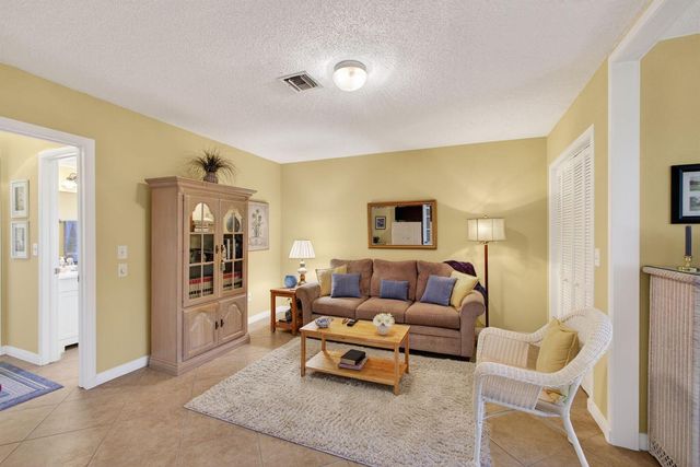 17 SE Turtle Creek Drive Unit D, Jupiter, FL 33469