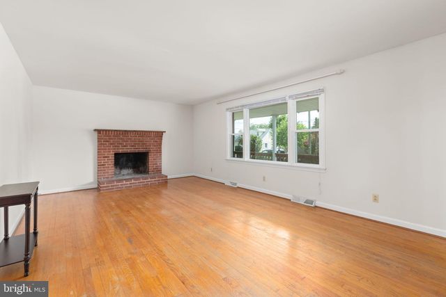 125 HILLCREST DR, Fredericksburg, VA 22401