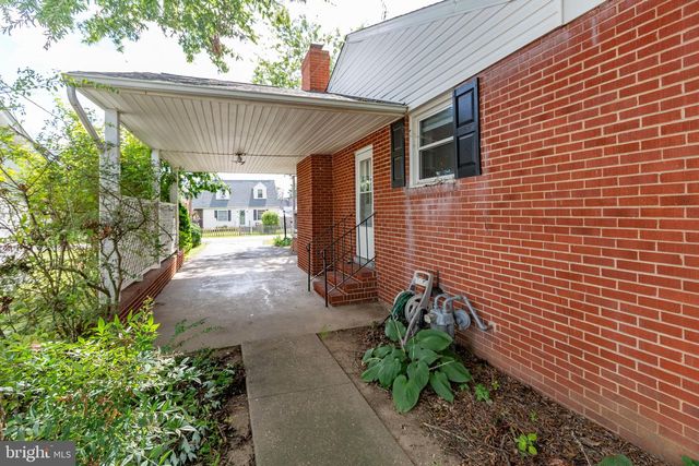 125 HILLCREST DR, Fredericksburg, VA 22401