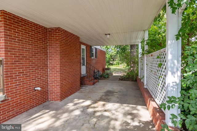 125 HILLCREST DR, Fredericksburg, VA 22401
