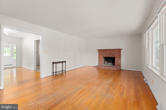 125 HILLCREST DR, Fredericksburg, VA 22401