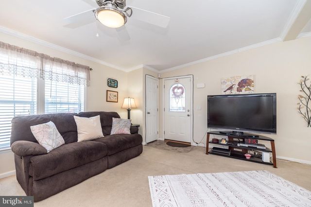 77 RANDOM RD, Douglassville, PA 19518