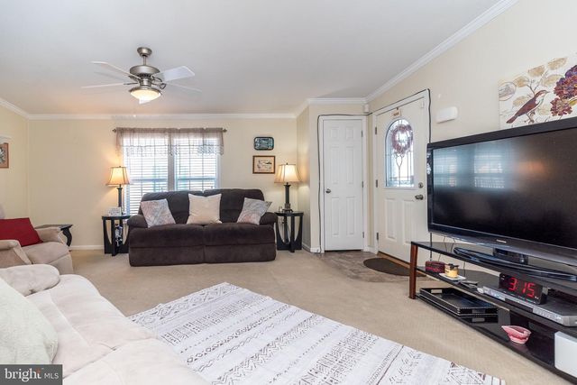 77 RANDOM RD, Douglassville, PA 19518