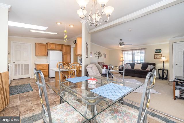 77 RANDOM RD, Douglassville, PA 19518