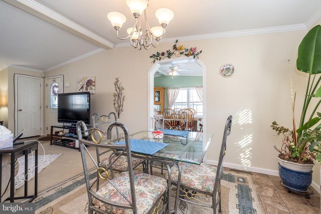 77 RANDOM RD, Douglassville, PA 19518