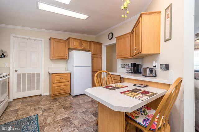 77 RANDOM RD, Douglassville, PA 19518