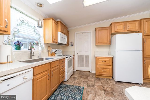 77 RANDOM RD, Douglassville, PA 19518