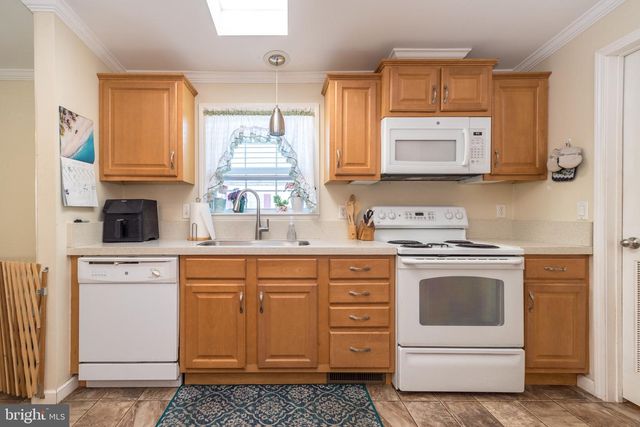 77 RANDOM RD, Douglassville, PA 19518