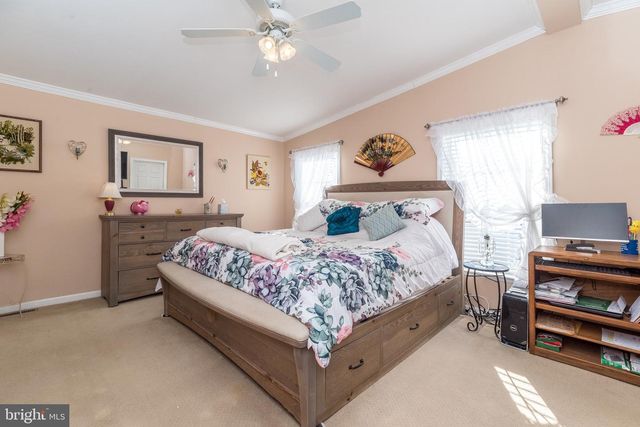 77 RANDOM RD, Douglassville, PA 19518