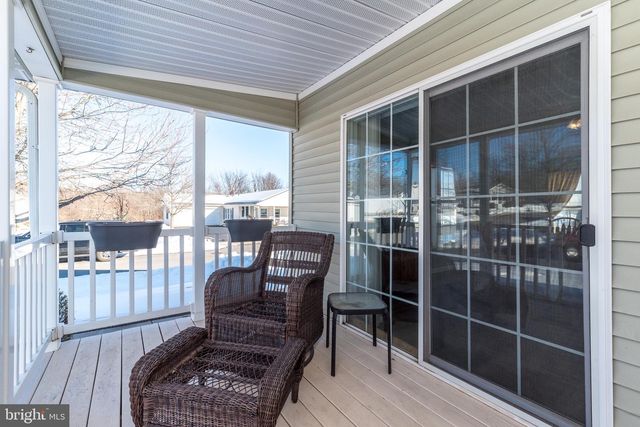 77 RANDOM RD, Douglassville, PA 19518