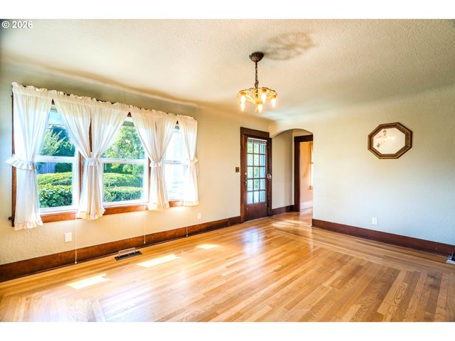 1530 S TROUTDALE Rd, Troutdale, OR 97060