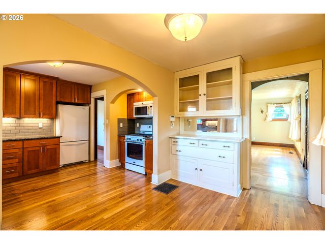 1530 S TROUTDALE Rd, Troutdale, OR 97060